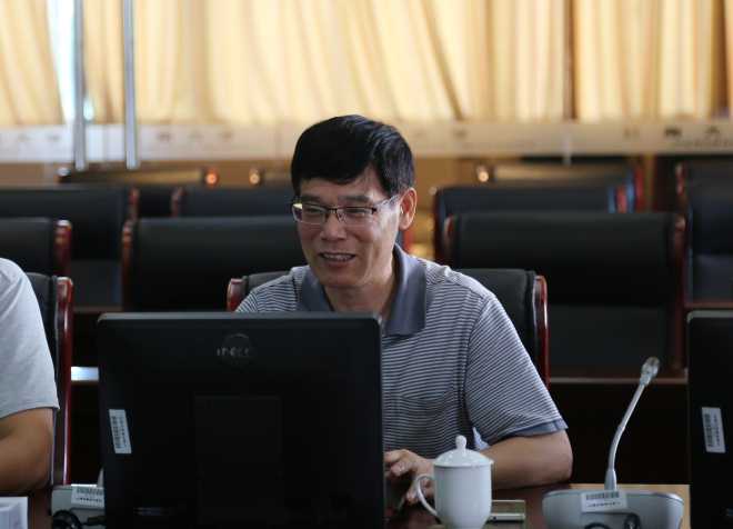 校工会主席冯群康讲话