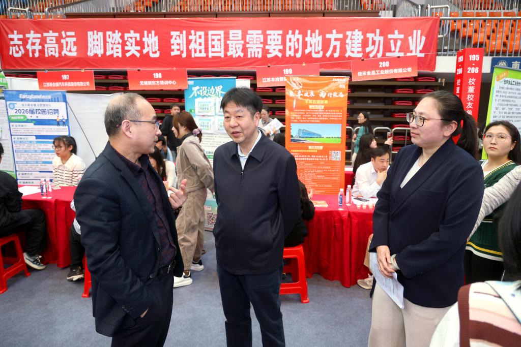 校党委副书记倪松涛与用人单位交流.jpg