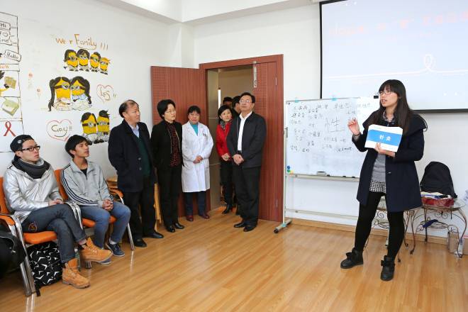 副市长华博雅观看大学生同伴教育活动