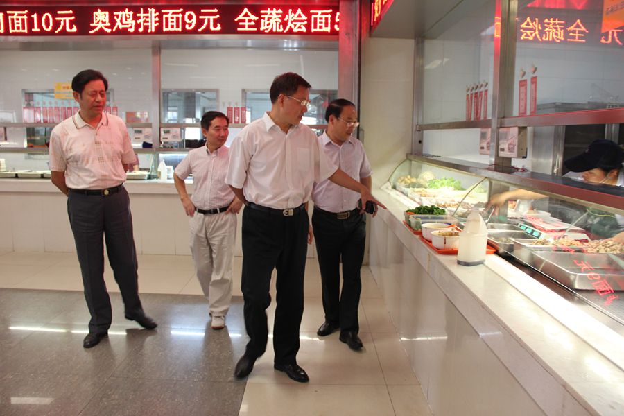 视察食堂1