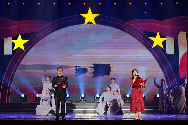 诗朗诵《红船从南湖起航》.JPG 诗朗诵《红船从南湖起航》.JPG